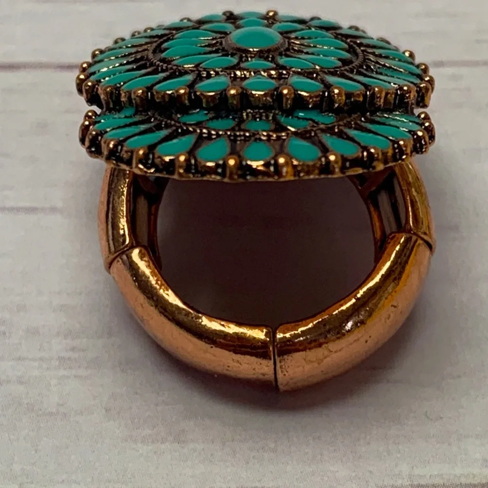 Western Style Resin Concho Cluster Adjustable Ring - Picture 3 of 4
